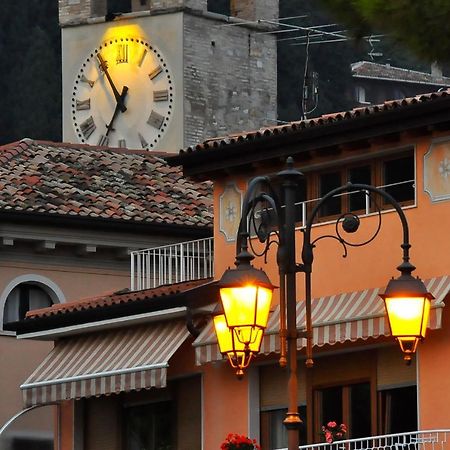 Albergo Meuble Olivi Toscolano Maderno Bagian luar foto