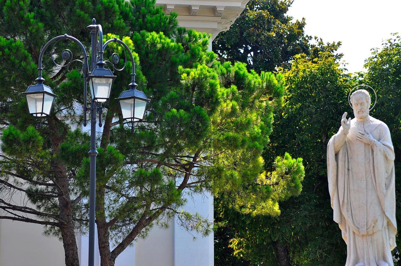 Albergo Meuble Olivi Toscolano Maderno Bagian luar foto