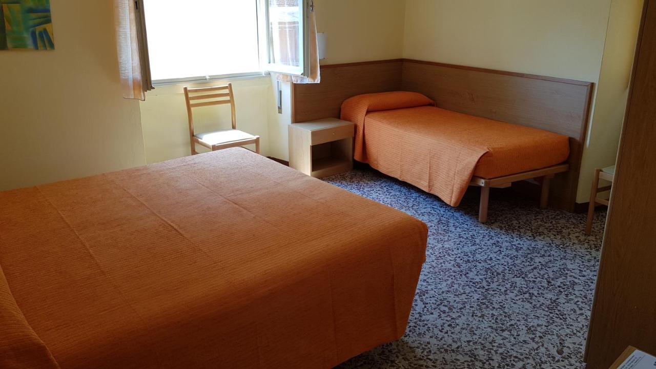 Albergo Meuble Olivi Toscolano Maderno Bagian luar foto