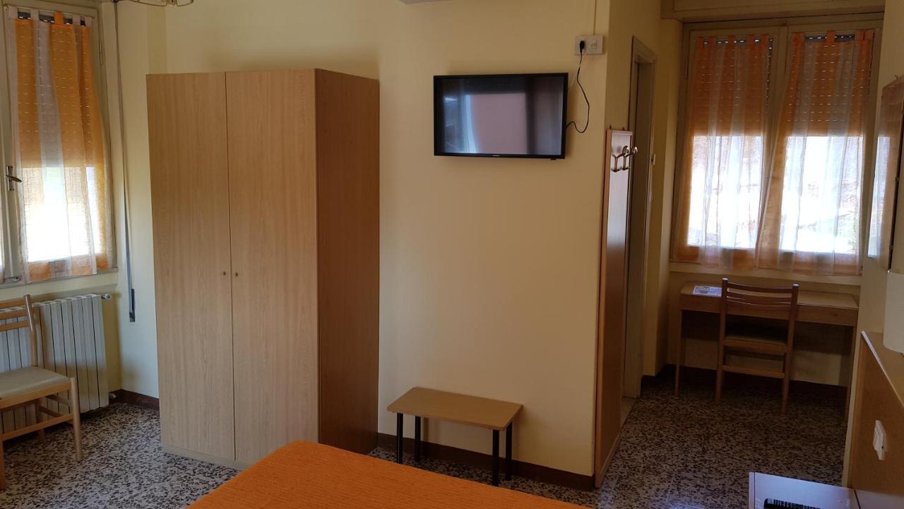 Albergo Meuble Olivi Toscolano Maderno Bagian luar foto
