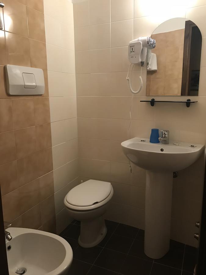 Albergo Meuble Olivi Toscolano Maderno Bagian luar foto