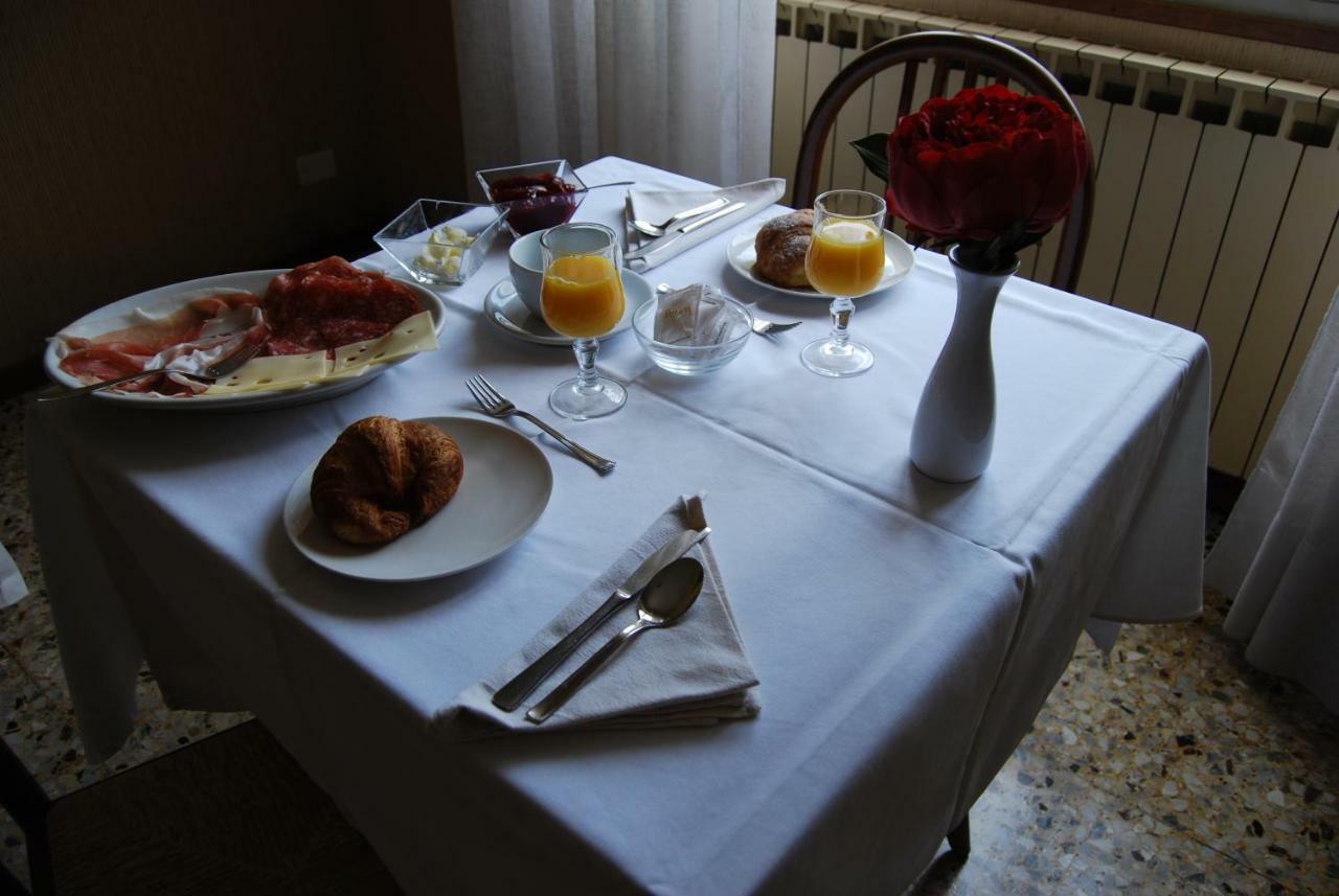 Albergo Meuble Olivi Toscolano Maderno Bagian luar foto