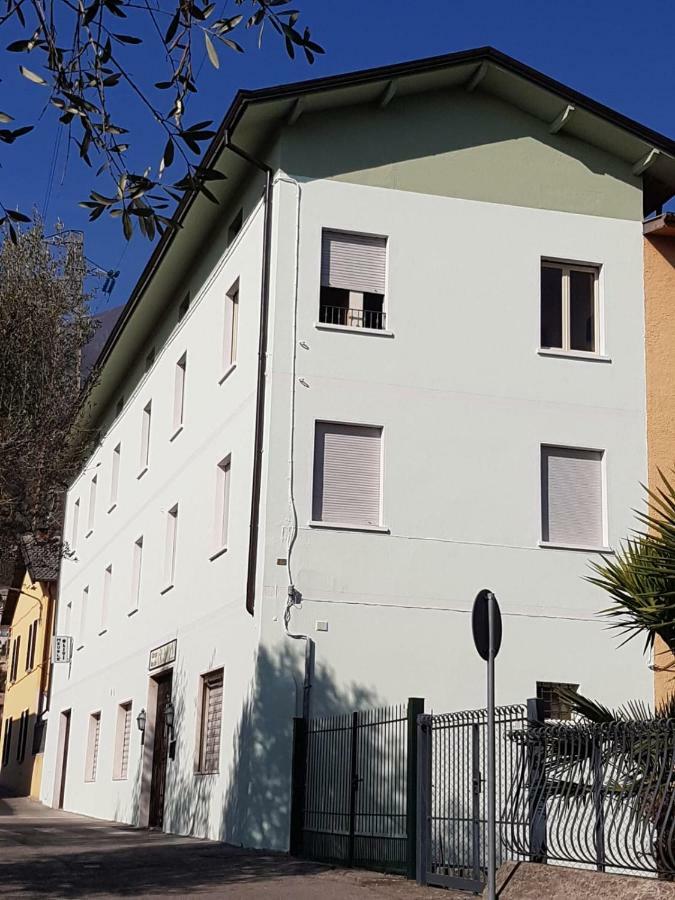 Albergo Meuble Olivi Toscolano Maderno Bagian luar foto